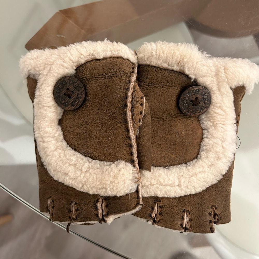 UGG Brown Mittens women’s M - Picture 2 of 6